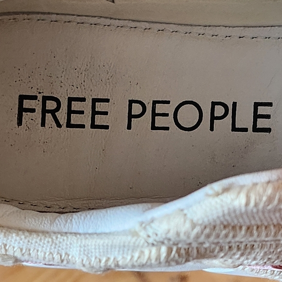 Free People Women Catch Me If You Can Crochet Mirror Fashion Sneakers EU 39 EUC - Picture 2 of 8